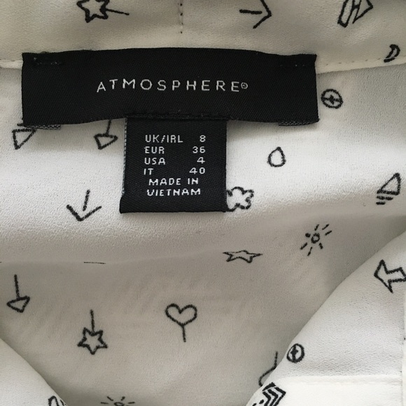 Blouse, white with black designs - Picture 2 of 5